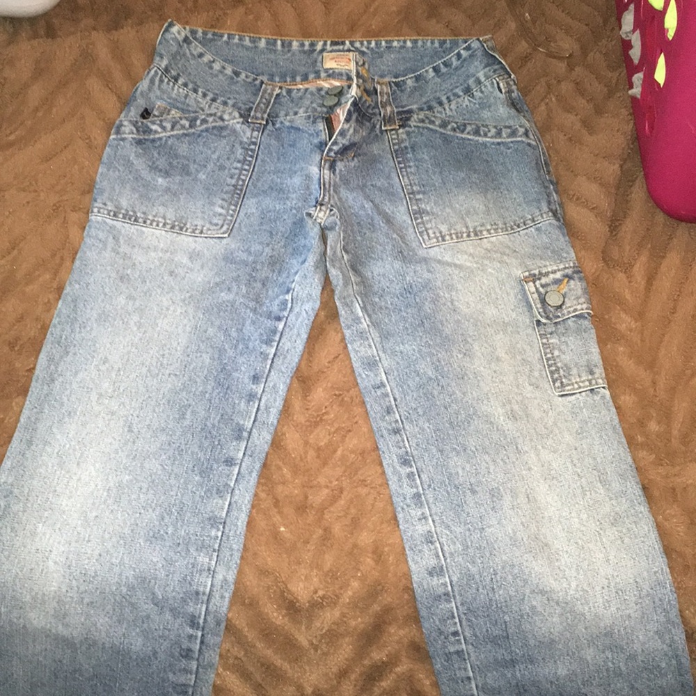 Lightly worn Abercrombie three-quarter jeans